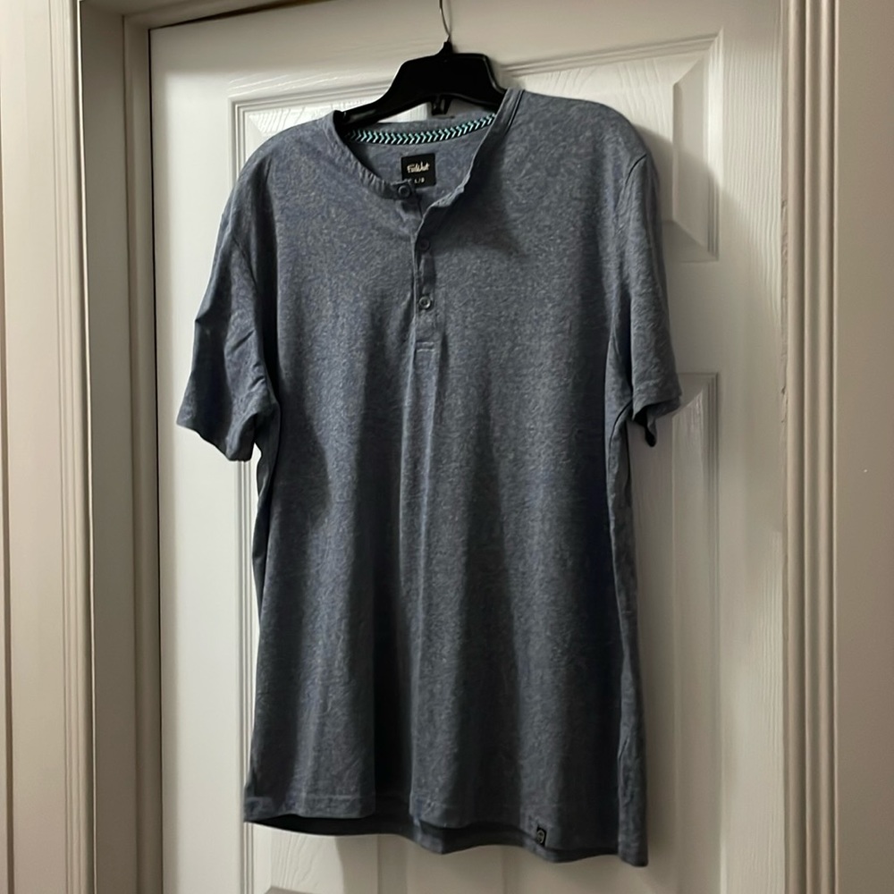 Men’s large (fits like a medium) Far West half button T-shirt